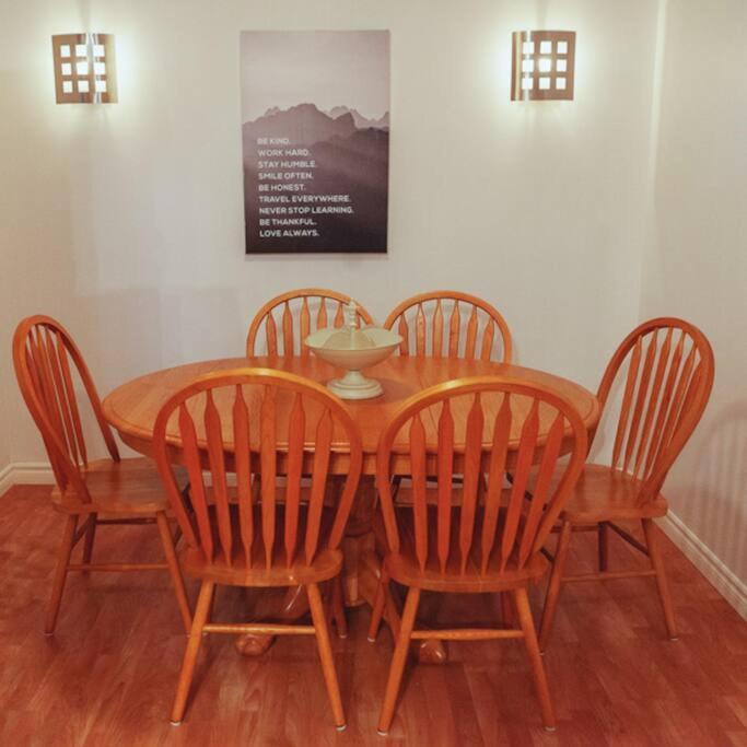 Апартаменты Large Upstairs Flat In Downtown Century Building Бельвиль Экстерьер фото