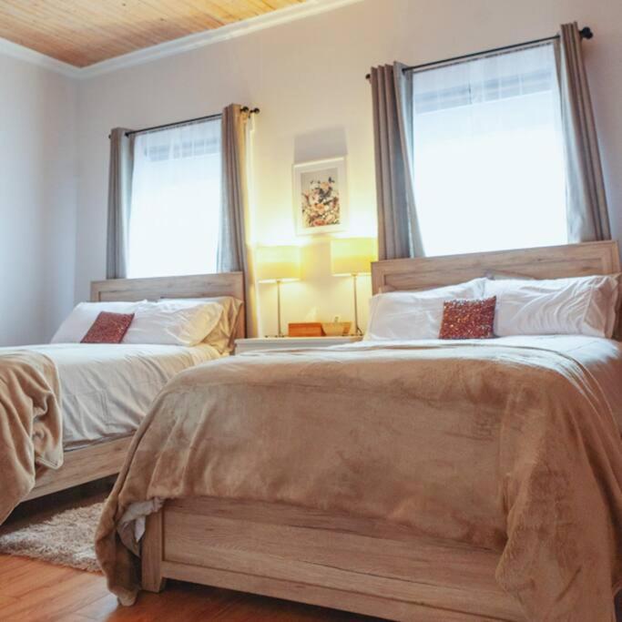 Апартаменты Large Upstairs Flat In Downtown Century Building Бельвиль Экстерьер фото