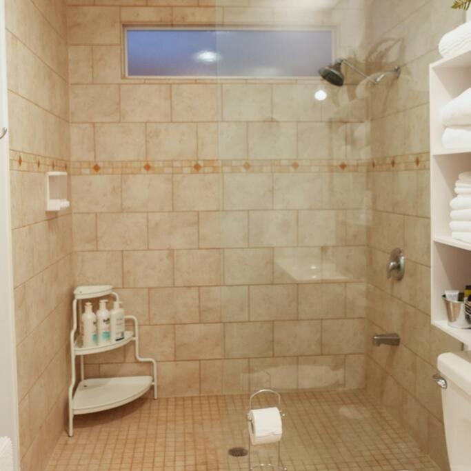 Апартаменты Large Upstairs Flat In Downtown Century Building Бельвиль Экстерьер фото