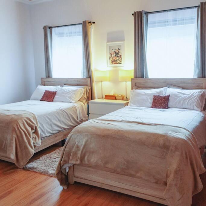 Апартаменты Large Upstairs Flat In Downtown Century Building Бельвиль Экстерьер фото