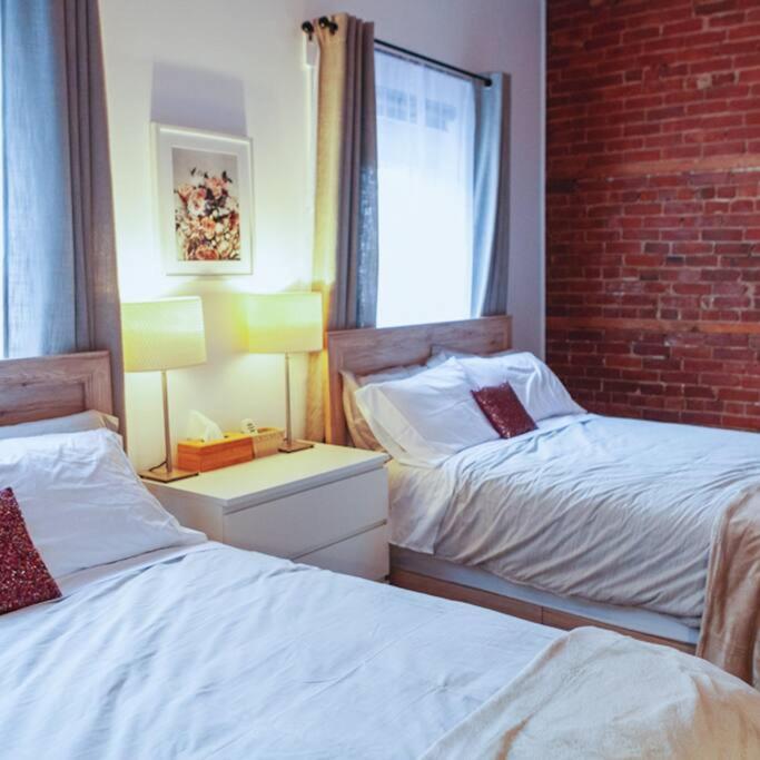 Апартаменты Large Upstairs Flat In Downtown Century Building Бельвиль Экстерьер фото